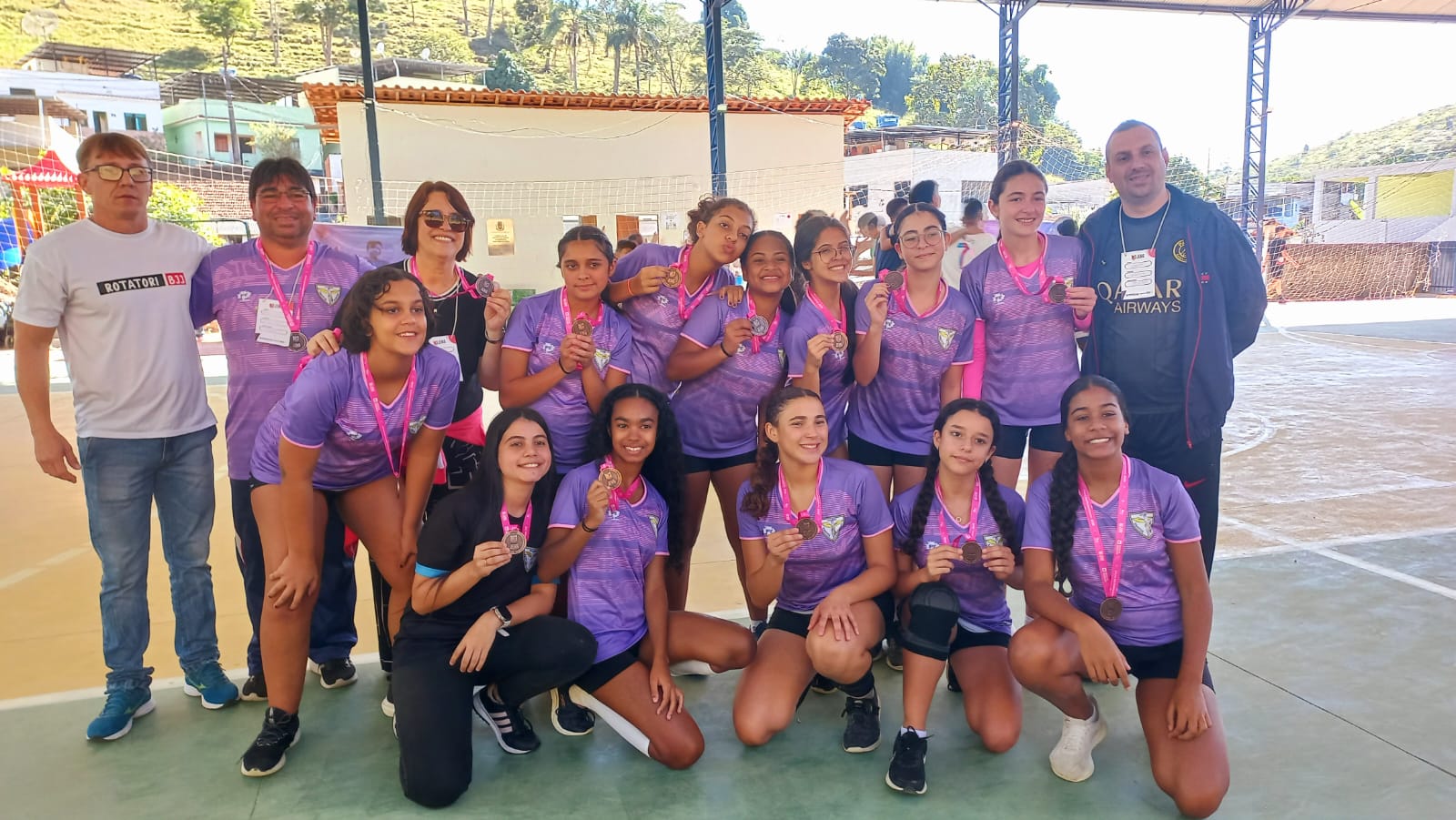 Handebol feminino do Colégio Santos Dumont conquista medalha de bronze no JEMG